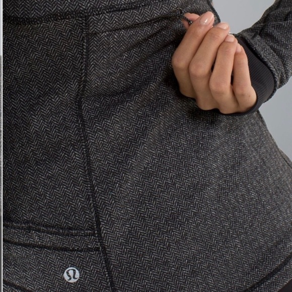 Lululemon Base Runner 1/2 Zip Heathered Herringbone Heathered Black size 10 - Picture 6 of 16